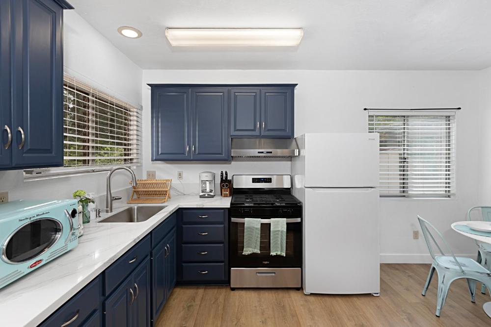 Designer Poolside 1Bed1Bth Retreat